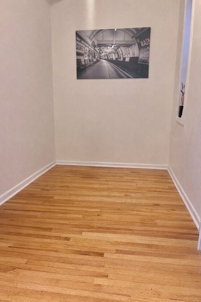 Building Photo - 1421 W Huron St