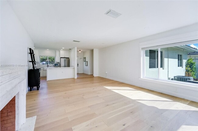 Building Photo - 2 NE 108th St