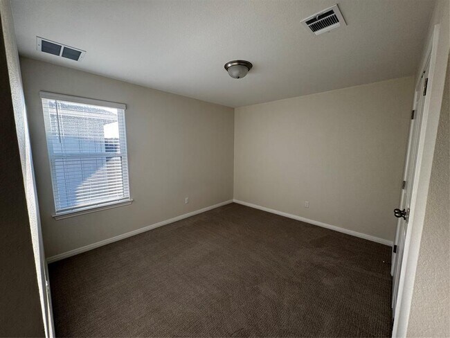 Building Photo - 905 Copper Frond Way