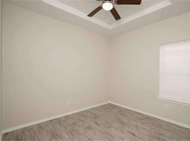 Building Photo - 4906 N Hiawatha Dr