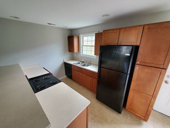 Building Photo - 10 Paige Dr