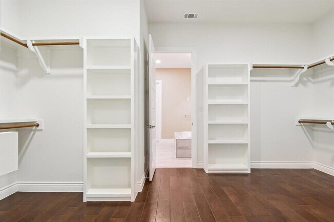 Building Photo - 124 Abamillo Dr