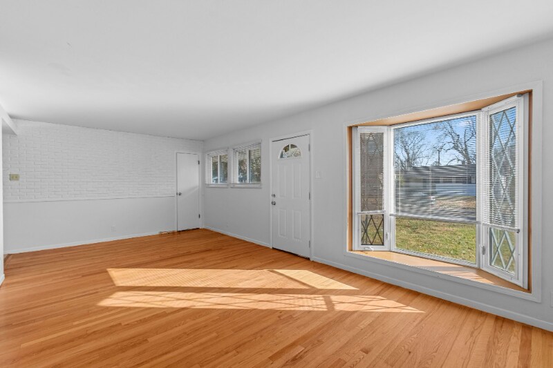 Building Photo - 10805 Spring Garden Dr