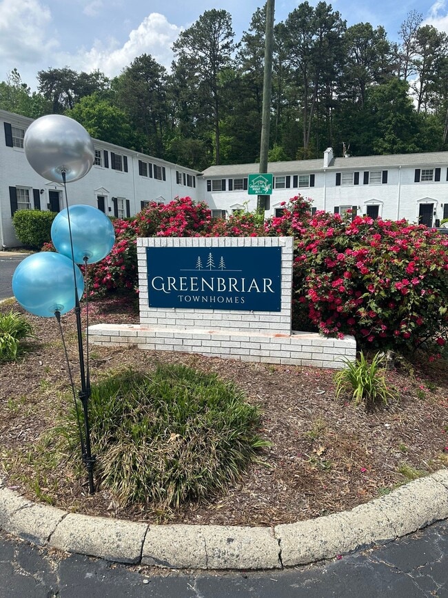 Building Photo - Greenbriar Townhomes