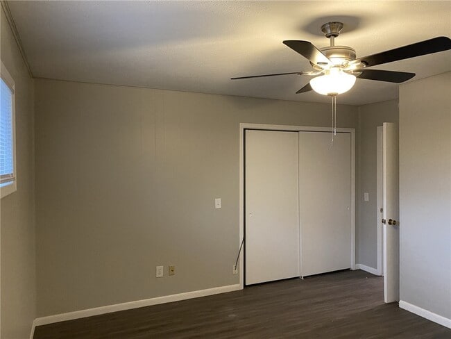 Building Photo - 14901 Dutchmans Dr