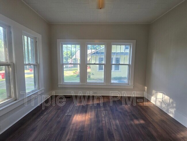 Building Photo - 609 N Morrill St