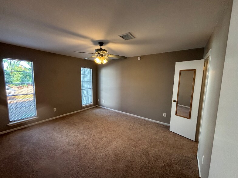 Building Photo - 2137 Branard St