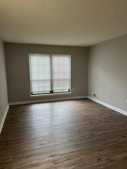 Building Photo - 37 Mendrey Ct