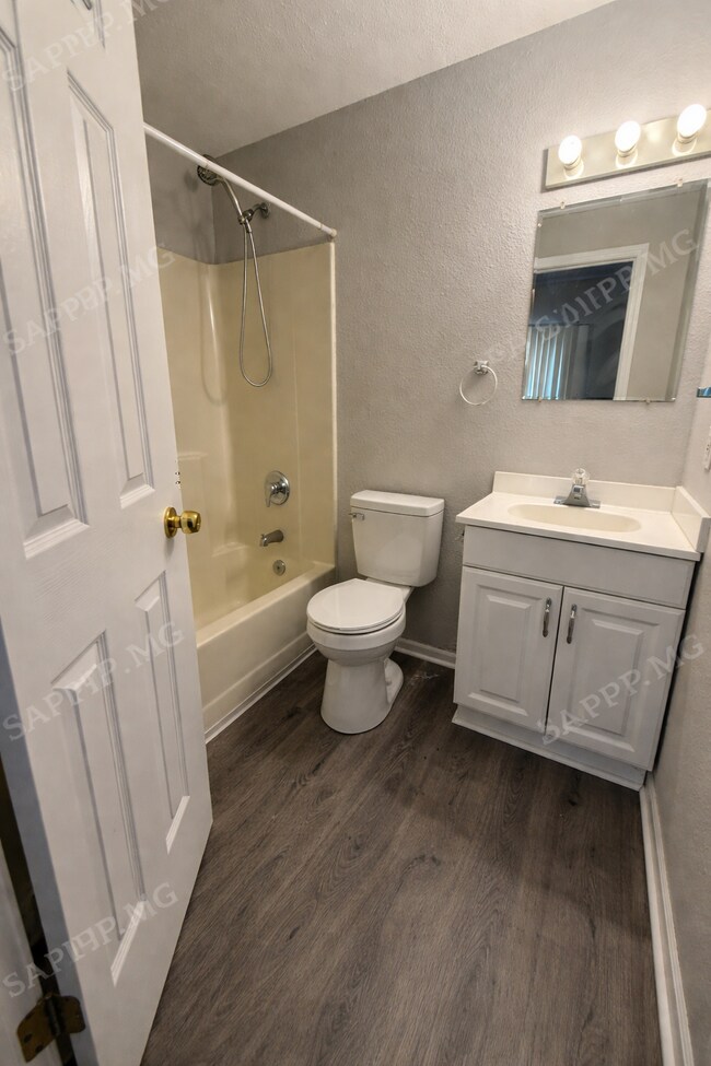 Building Photo - 5644 N Anita Ave