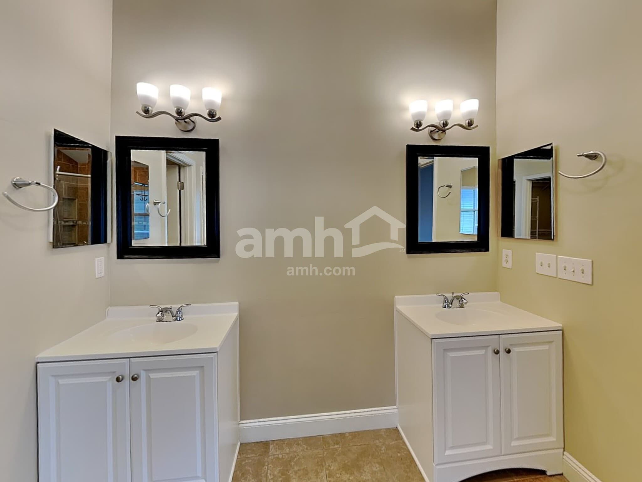 Building Photo - 2643 Creek Ridge Dr