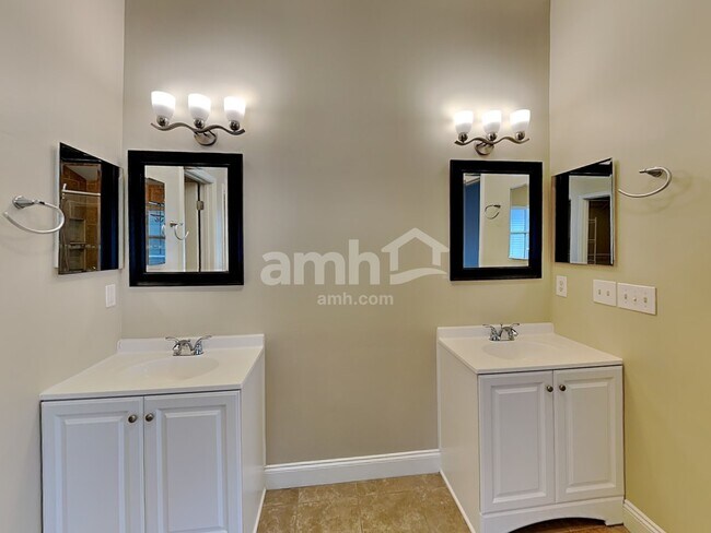 Building Photo - 2643 Creek Ridge Dr