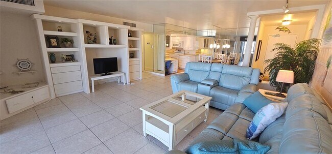 Building Photo - 10355 Paradise Blvd