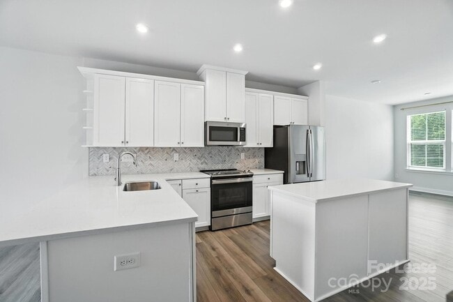 Building Photo - 952 Broad River Ln