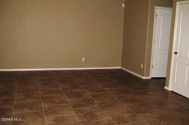 Building Photo - 545 Green Village Ct