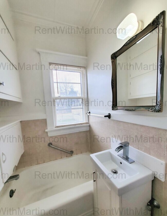 Building Photo - 313 Denver St