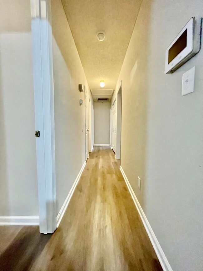 Building Photo - Welcome to this charming 3-bedroom, 2-bathroom home located in the vibrant city of Charlotte, NC.