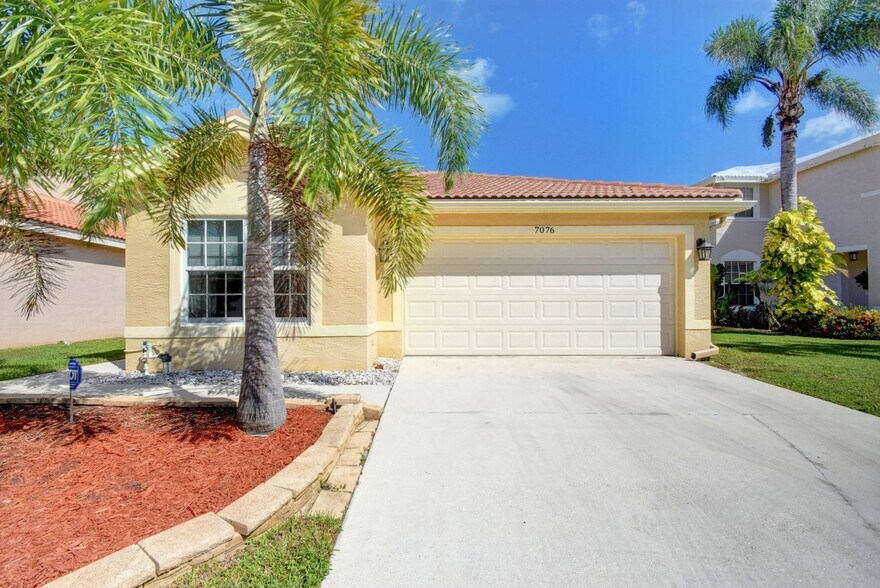 Building Photo - 7076 Middlebury Dr