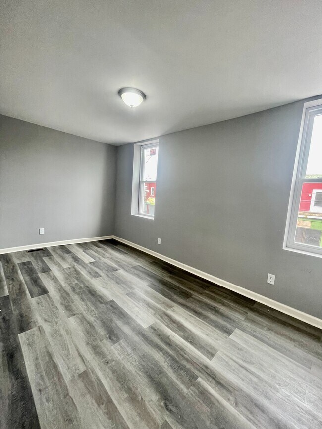 Building Photo - 3901 Poplar St