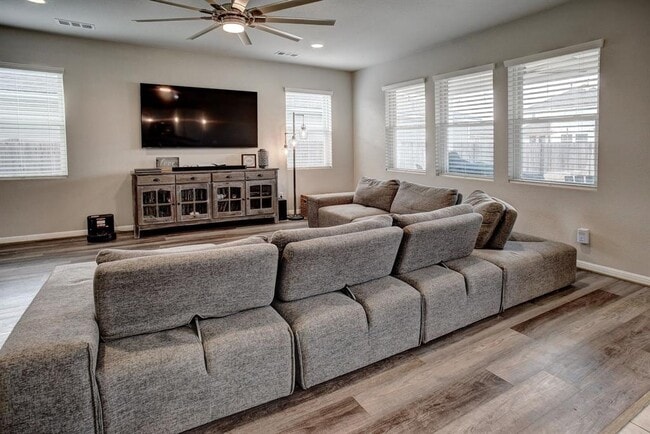 Building Photo - 210 Cold Spg Lp