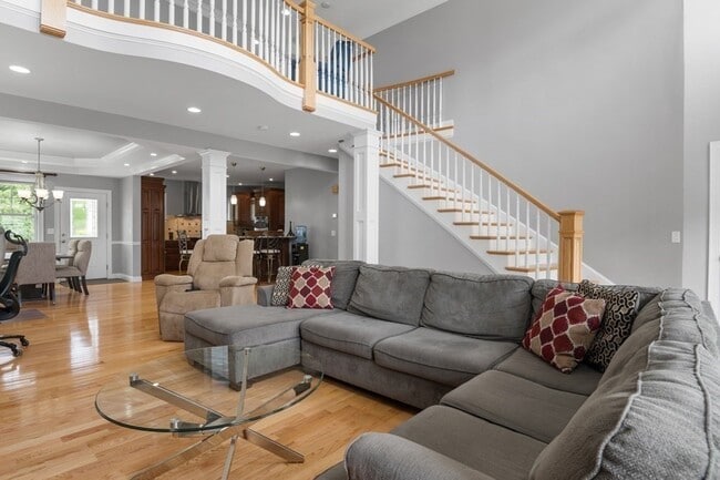 Primary Photo - 6 St James Dr