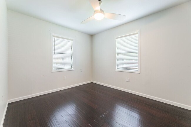 Building Photo - Charming & Updated Mid-Century 3 Bed/1 Bath in East Austin!