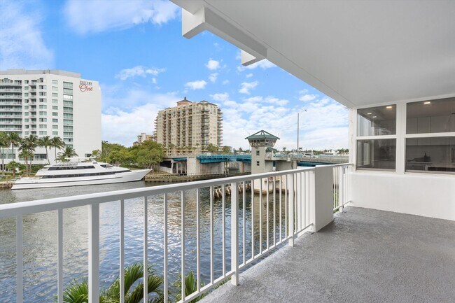 Building Photo - 2800 E Sunrise Blvd