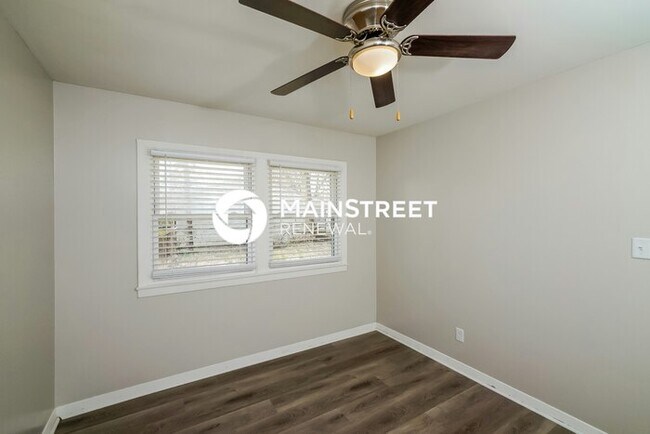 Building Photo - 3 Bedroom Pet-Friendly Home in LOUISVILLE,...