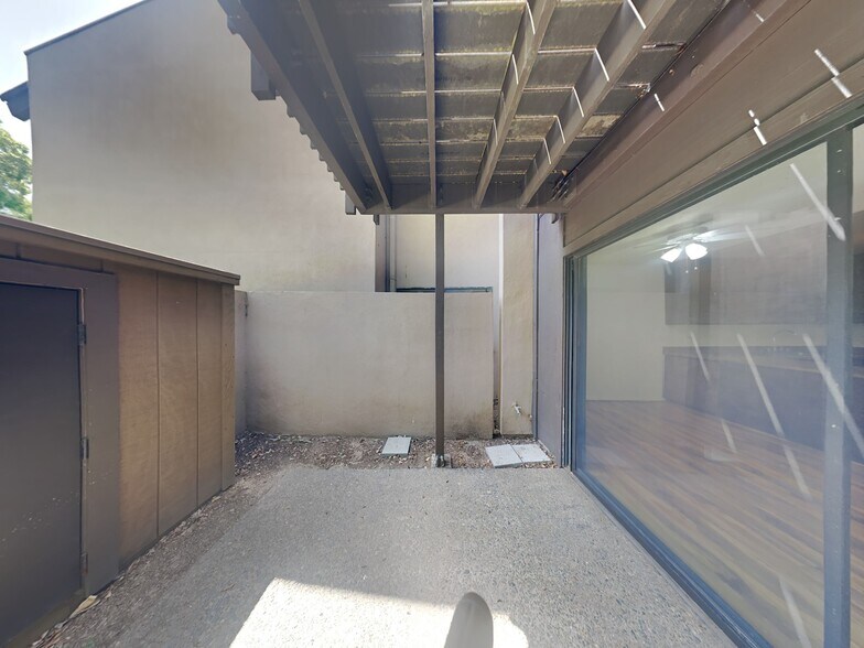 Building Photo - 639 Woodside Sierra