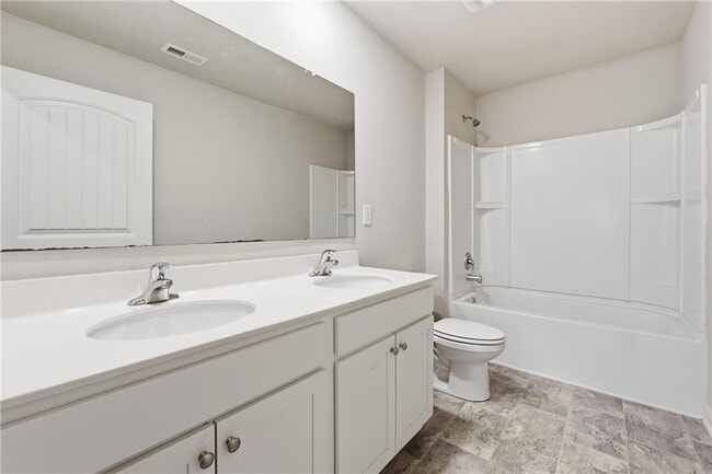 Building Photo - 6615 Bluffview Dr