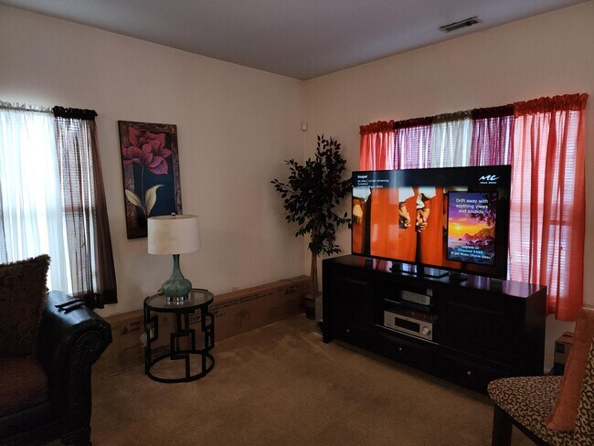 Building Photo - 1725 TW Alexander Dr