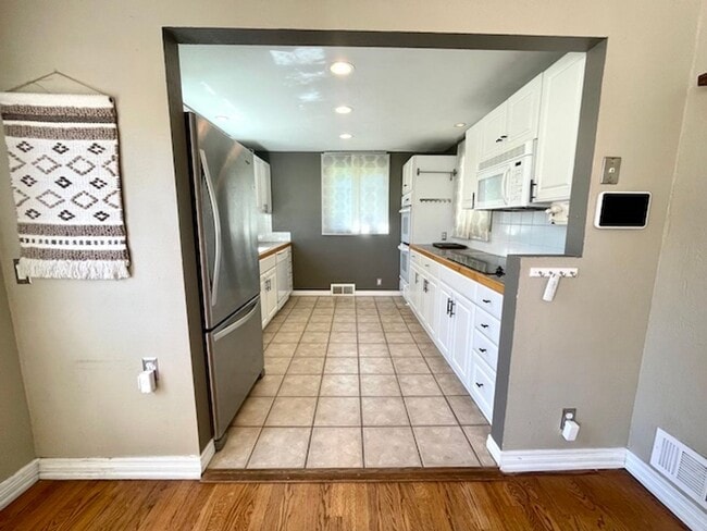 Building Photo - Amazing Littleton Bungalow