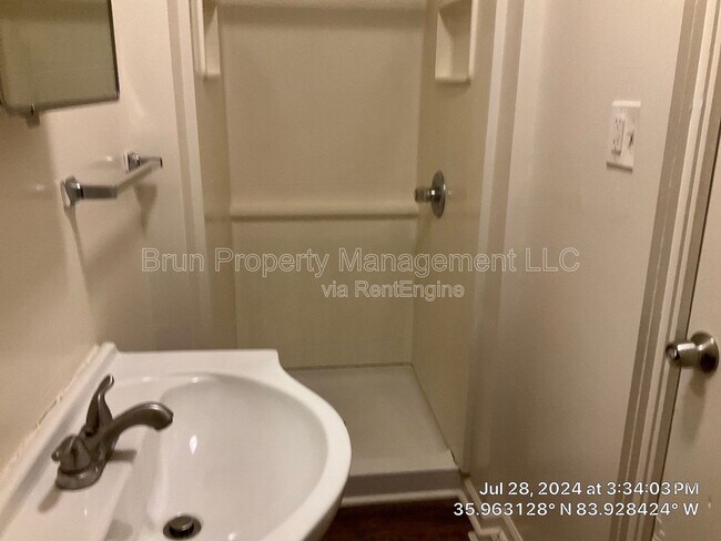 Building Photo - 203 12th St