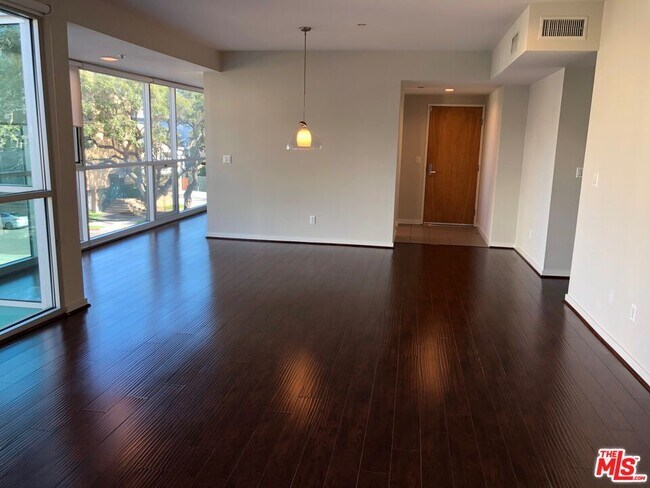 Building Photo - 1545 S Bentley Ave