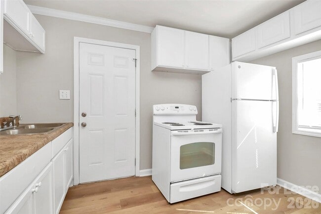 Building Photo - 2510 Hemphill St