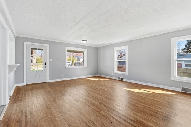 Building Photo - 1440 E Locust St