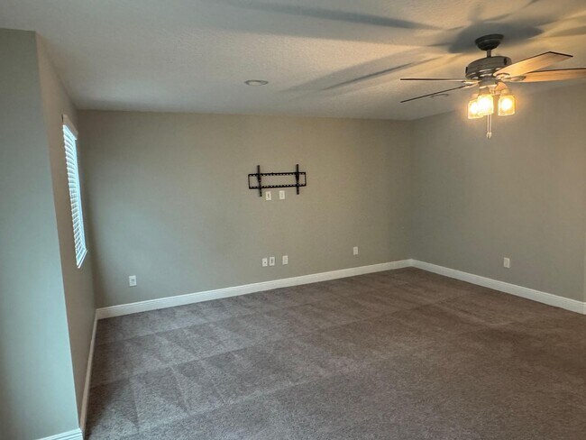 Building Photo - Spacious 5-Bedroom Riverview Home