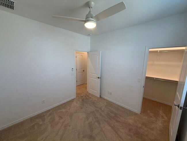 Building Photo - 14418 W Cottontail Ln