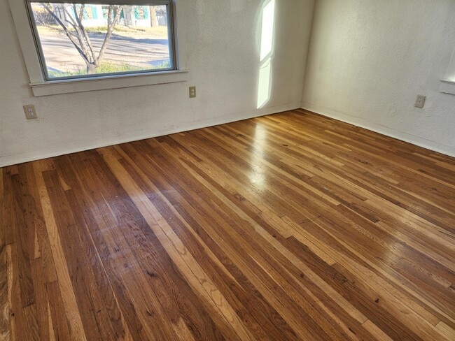 Building Photo - 604 N Ohio Ave