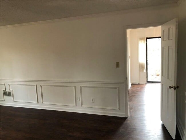 Building Photo - 2535 Raintree Way NE