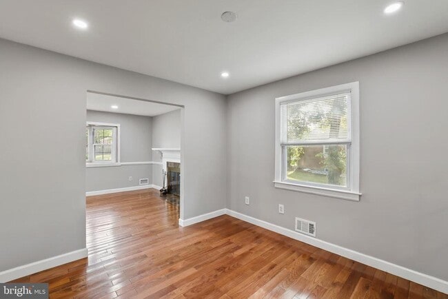 Building Photo - 10802 Blossom Ln