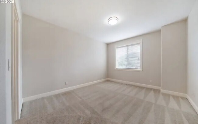 Building Photo - 1292 E Lucas St