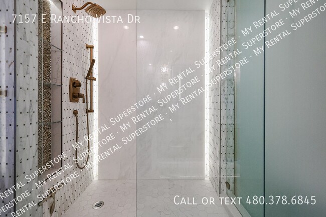 Building Photo - 7157 E Rancho Vista Dr