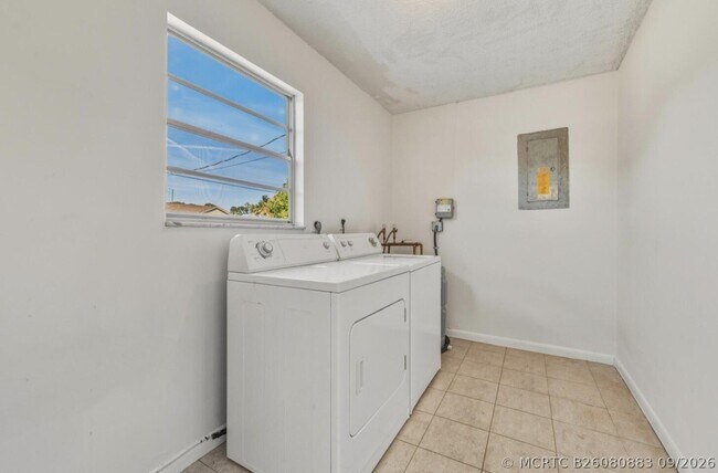 Building Photo - 307 SE Husted Terrace