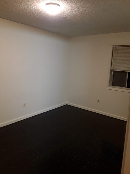 Master Bedroom - 206 W Charlotte Ave