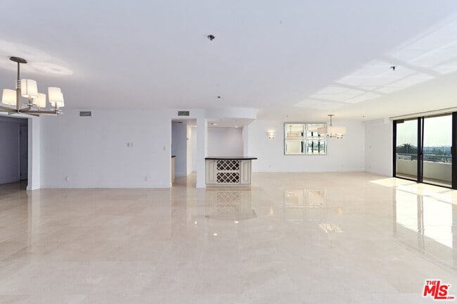 Building Photo - 10660 Wilshire Blvd