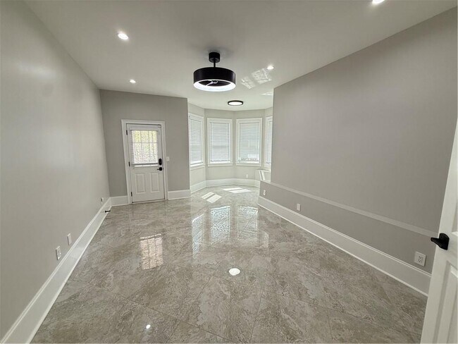 Building Photo - 1660 Briergate Dr