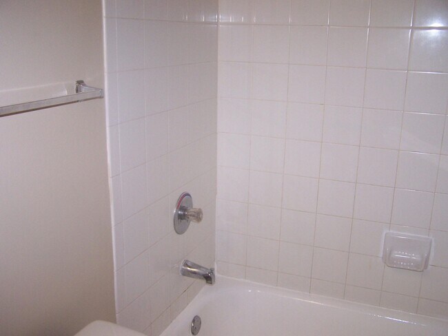 Building Photo - 10288 Fox Trail Rd S