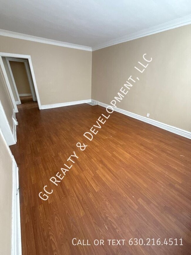 Building Photo - 8637 S Essex Ave