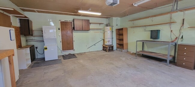 Building Photo - Charming 3 Bedroom, 2 Bath Home with Mountain Views