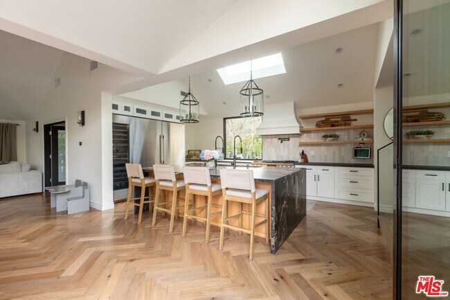 Building Photo - 1095 Chula Vista Pl